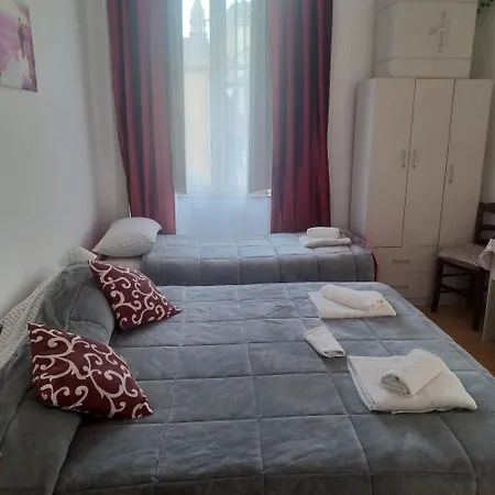 ベッド・アンド・ブレックファスト B&B Appartamenti Napoli ナポリ